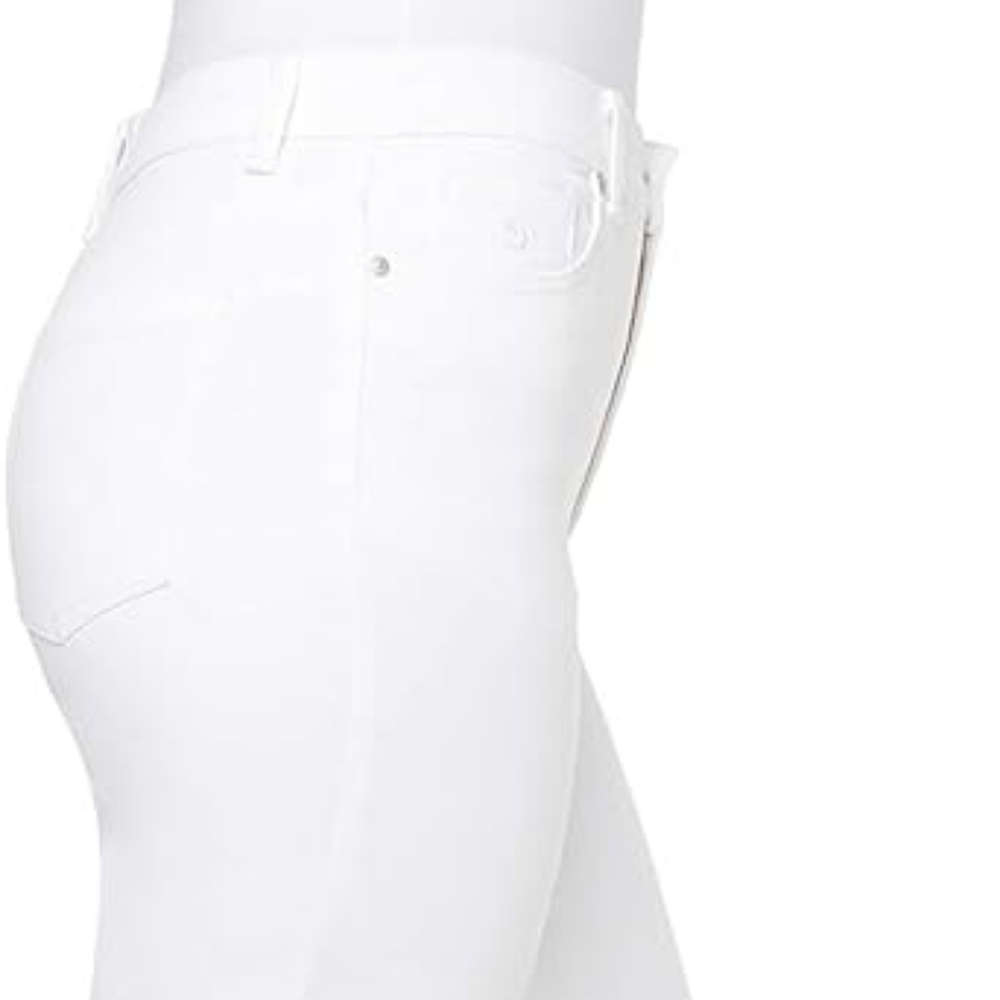 NWT Gloria Vanderbilt Womens DESIGNER White Denim Amanda Boot Leg JEAN'S